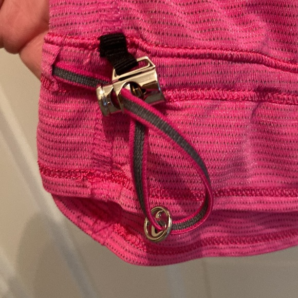 Lululemon Run Back On Track Tank. Size 6 - Picture 4 of 5